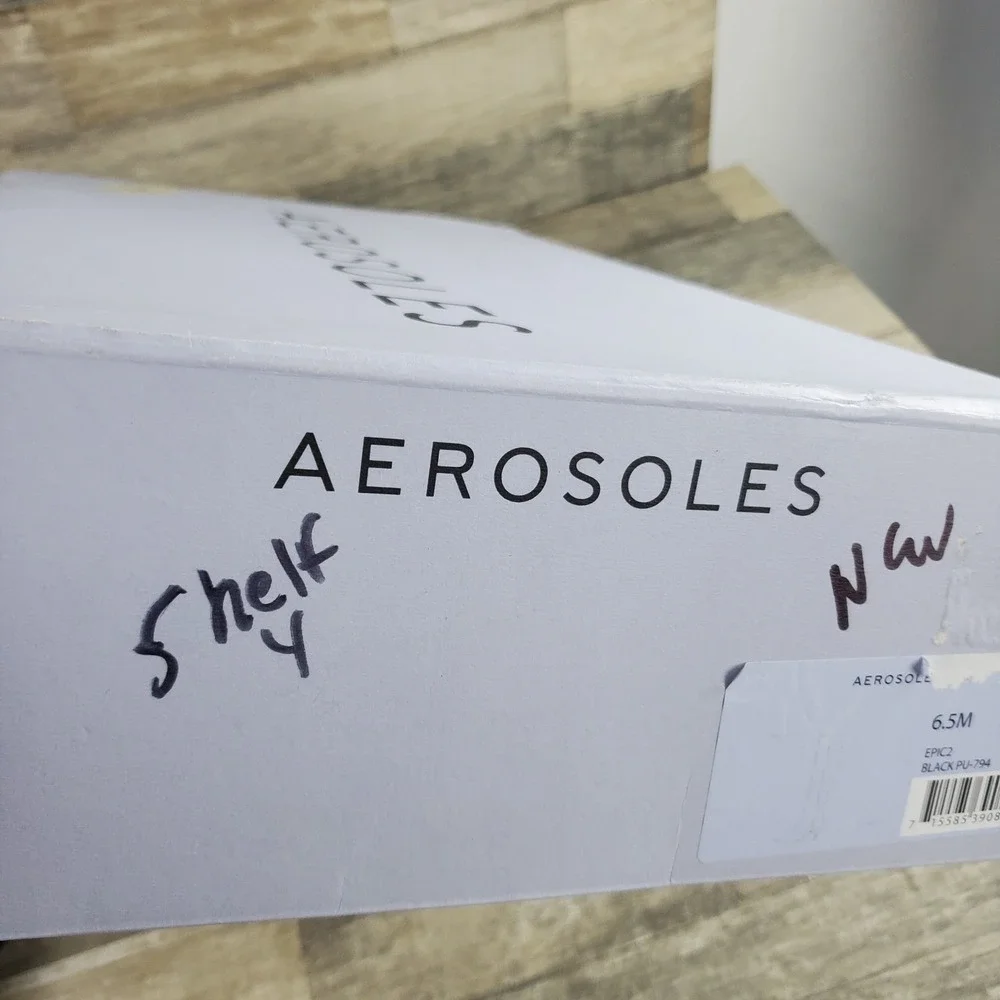 AEROSOLES new without